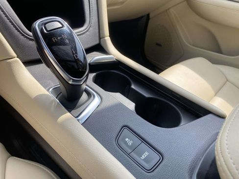 Used 2018 Cadillac XT5 Premium Luxury FWD image 28