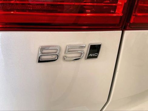 Certified 2025 Volvo XC60 B5 Plus image 9