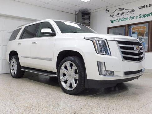 Used 2015 Cadillac Escalade Luxury image 6