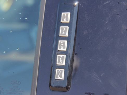 Used 2019 Ford F150 Platinum w/ Equipment Group 701A Luxury AWD/4WD image 6