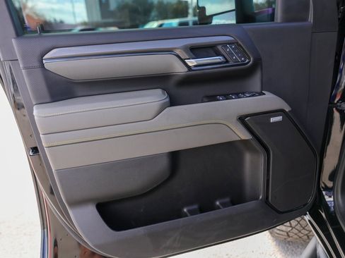 Used 2025 Chevrolet Silverado 2500 ZR2 w/ Technology Package image 27