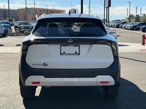 New 2026 Nissan Kicks SV w/ SV Premium Package FWD image 5
