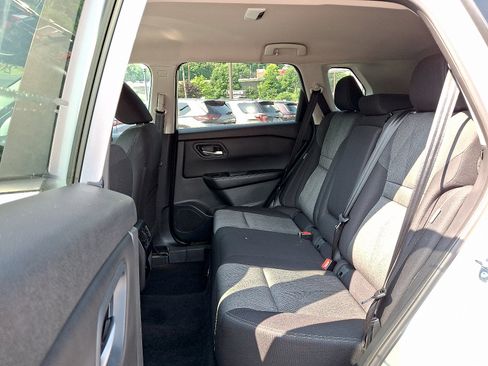 Used 2025 Nissan Rogue SV FWD image 10
