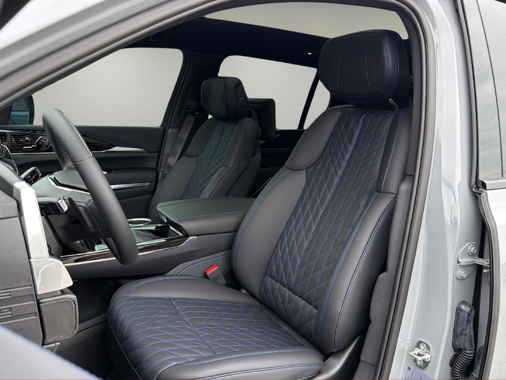 New 2026 Cadillac Escalade IQ Sport 1 w/ LPO, Floor Liner Package AWD/4WD image 12