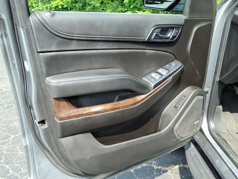 Used 2020 Chevrolet Suburban LT AWD/4WD image 24