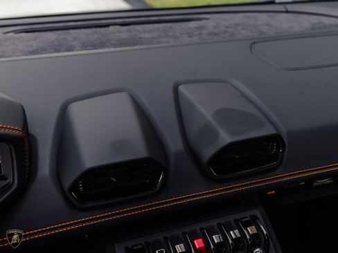 Used 2024 Lamborghini Huracan Sterrato image 23