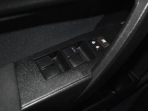 Used 2018 Toyota Corolla L image 24