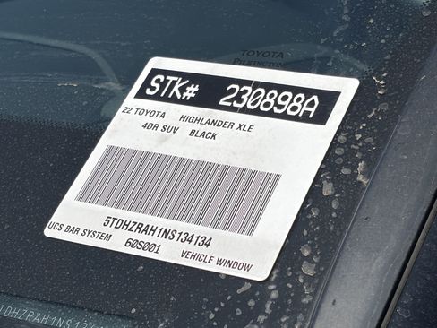 Used 2022 Toyota Highlander XLE FWD image 10