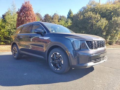 New 2026 Kia Sorento S image 3