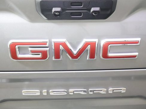 Used 2025 GMC Sierra 1500 SLT AWD/4WD image 8