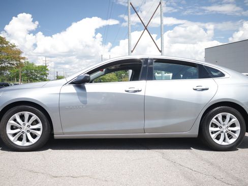 Used 2023 Chevrolet Malibu LT FWD image 2