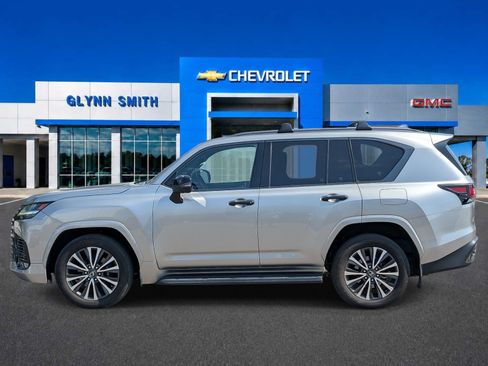 Used 2023 Lexus LX 600 4WD w/ Appearance Package image 11