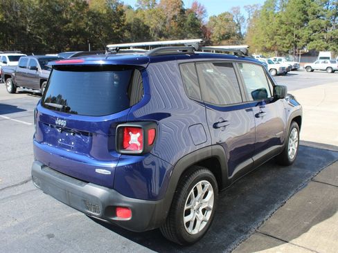 Used 2017 Jeep Renegade Latitude image 3