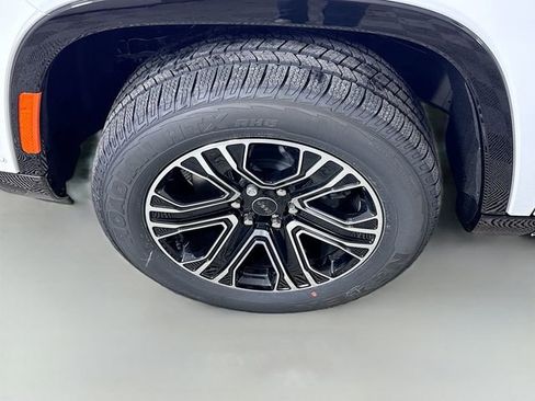 New 2026 Jeep Grand Wagoneer image 33