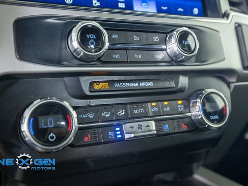 Used 2022 Ford F350 Lariat w/ Lariat Ultimate Package AWD/4WD image 25
