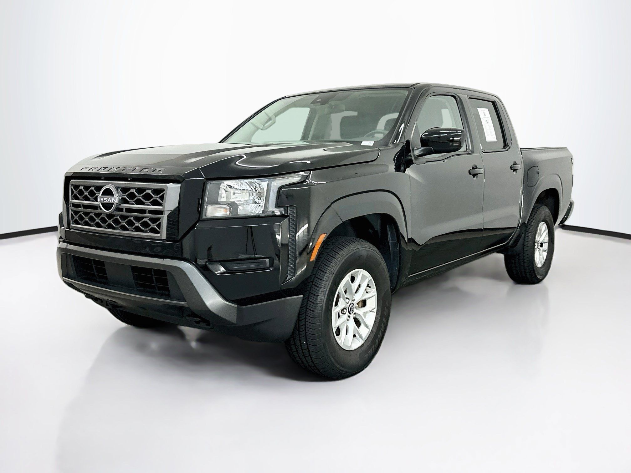 Used 2024 Nissan Frontier SV AWD/4WD image 3