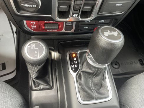 Used 2024 Jeep Wrangler Unlimited Sport AWD/4WD image 28