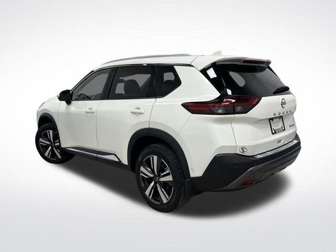 Used 2023 Nissan Rogue SL w/ SL Premium Package image 3