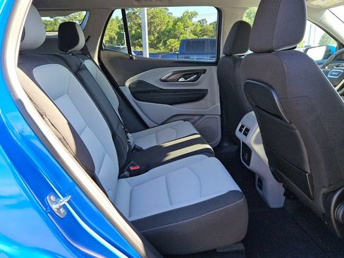 Used 2024 GMC Terrain SLE w/ Driver Convenience Package FWD image 14