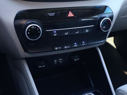 Used 2020 Hyundai Tucson SE w/ Cargo Package image 27