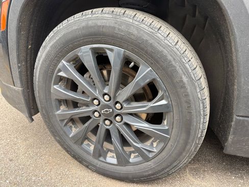 Used 2023 Chevrolet Traverse RS w/ LPO, Floor Liner Package AWD/4WD image 7