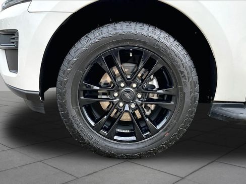 Used 2024 Ford Expedition XLT RWD image 11