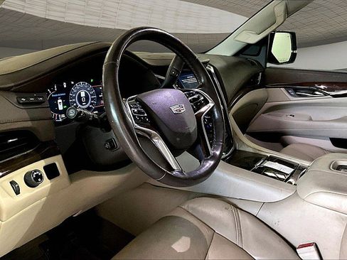 Used 2017 Cadillac Escalade Luxury RWD image 11