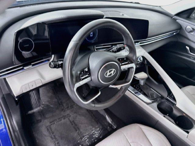 Used 2025 Hyundai Elantra Limited FWD image 9