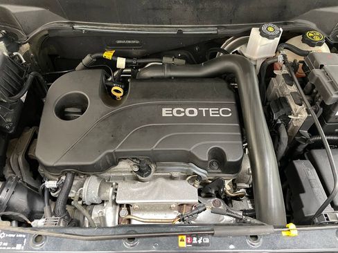 Certified 2021 Chevrolet Equinox LS FWD image 42