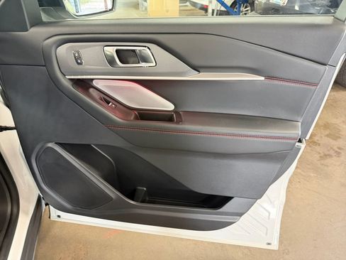 Used 2025 Ford Explorer ST AWD/4WD image 17