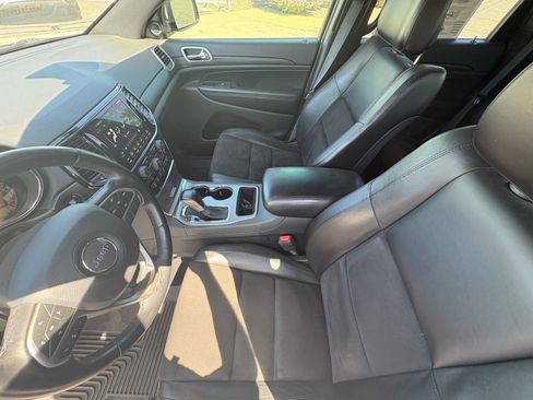 Used 2020 Jeep Grand Cherokee Altitude RWD image 14
