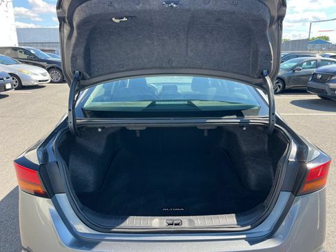 Used 2025 Nissan Altima 2.5 SV FWD image 32