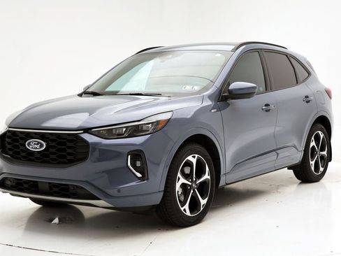 Used 2023 Ford Escape ST-Line Elite w/ Class II Trailer Tow Package image 6