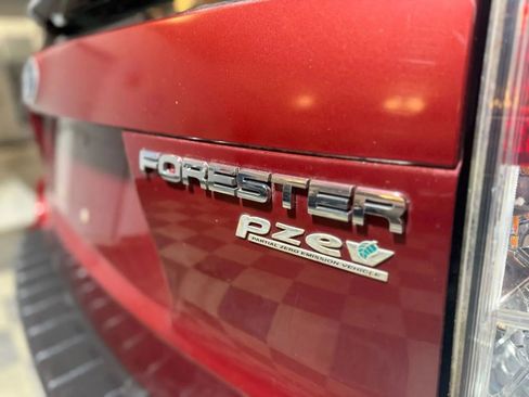 Used 2010 Subaru Forester 2.5X Premium image 12