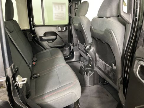 Used 2024 Jeep Wrangler Unlimited Rubicon AWD/4WD image 21