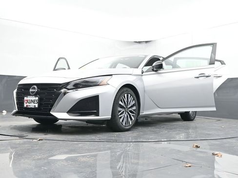 Used 2024 Nissan Altima 2.5 SV image 63