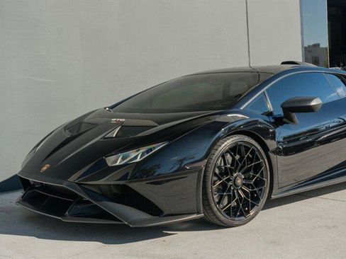 Used 2021 Lamborghini Huracan STO image 19