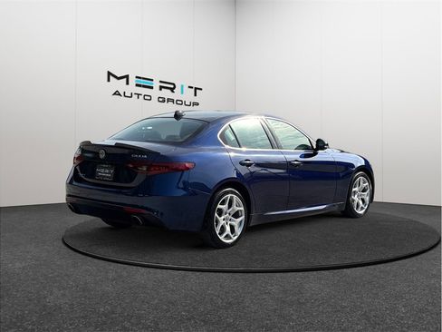 Used 2020 Alfa Romeo Giulia Ti w/ Active Blind Spot Package AWD/4WD image 9