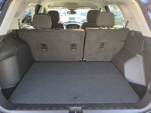 Used 2024 GMC Terrain SLE w/ Driver Convenience Package FWD image 12