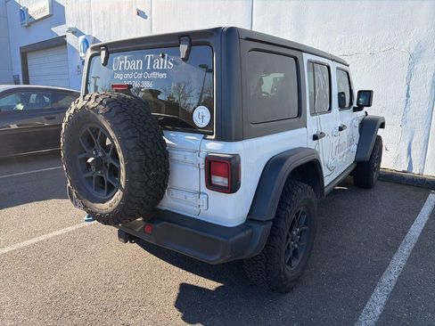 Used 2024 Jeep Wrangler Unlimited image 5