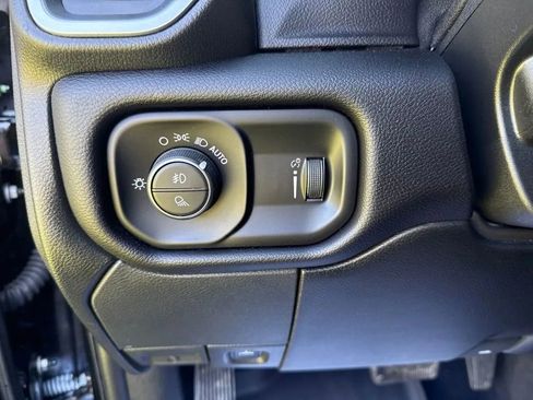 Used 2022 RAM 2500 Big Horn w/ Level C Equiment Group AWD/4WD image 19