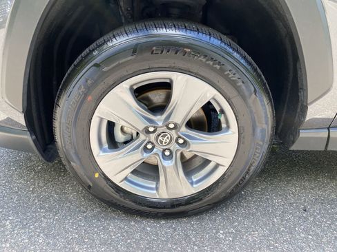Used 2025 Toyota RAV4 XLE AWD/4WD image 19