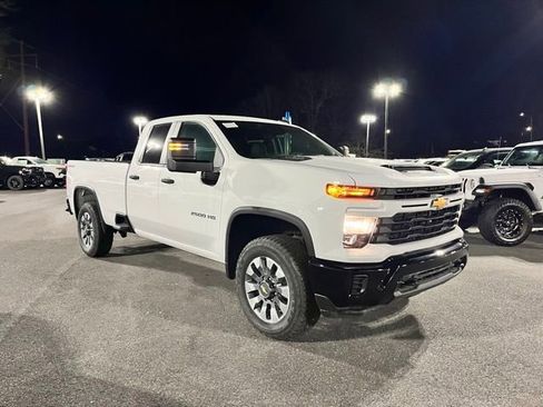Used 2025 Chevrolet Silverado 2500 Custom w/ Custom Convenience Package image 4