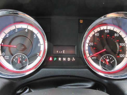 Used 2014 RAM C/V Tradesman FWD image 27