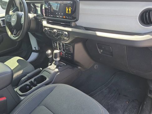 Used 2024 Jeep Gladiator Sport AWD/4WD image 38