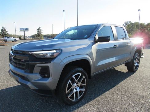 Used 2023 Chevrolet Colorado Z71 w/ Z71 Convenience Package 2 image 3