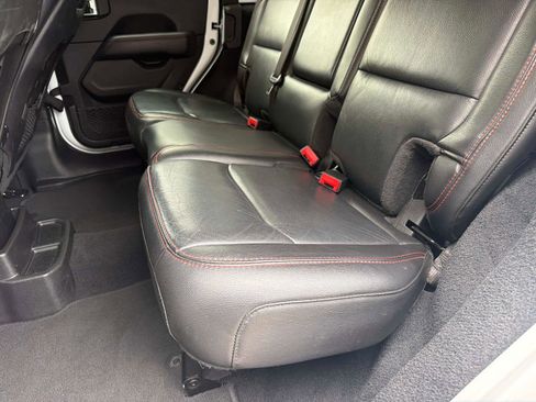 Used 2019 Jeep Wrangler Unlimited Rubicon AWD/4WD image 12