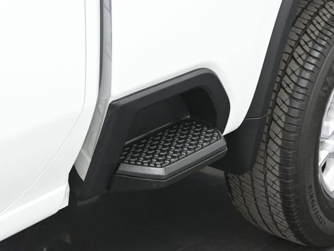 Used 2023 Chevrolet Silverado 2500 LT image 22