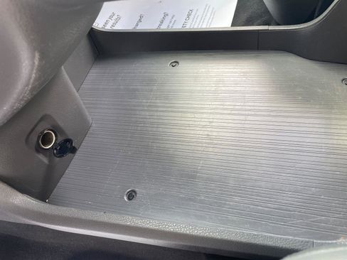 Used 2024 Toyota Sienna XLE image 28