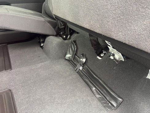 Used 2025 Chevrolet Silverado 2500 LT w/ Convenience Package image 17